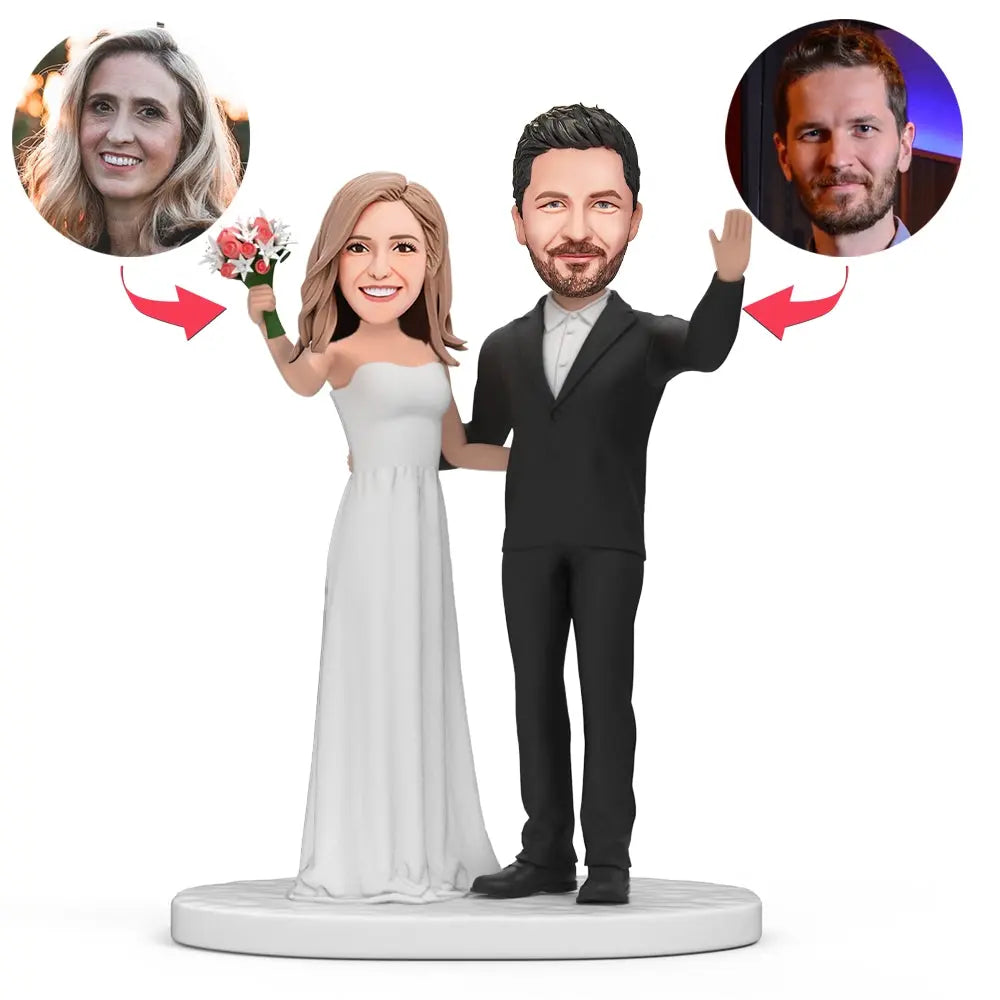 בובה זוגית בהתאמה אישית של חתן וכלה עם זר פרחים, מתנה מושלמת ומיוחדת ליום החתונה.